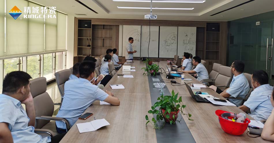 强化专业手艺，，，，，，，，提高效劳水平  营销部开展营业手艺培训