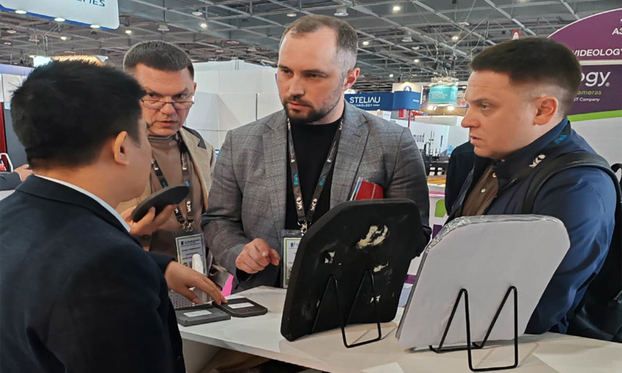 湖南1xBET携最新防弹产品亮相法国欧洲国际防务展